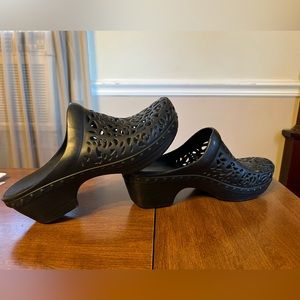 Dansko Pippa Clogs, Black size 40